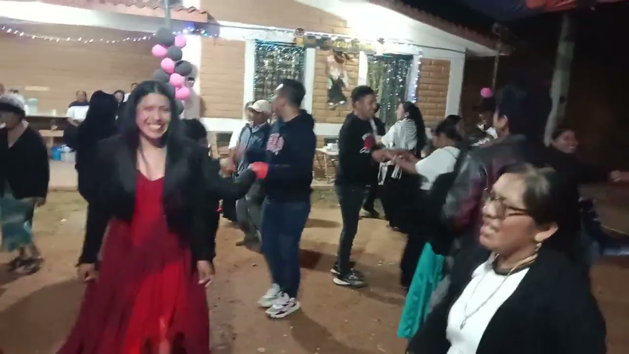 SHARO Y SUS TECLADOS:agradesemos a la amiga nayely juarez en   tierra blanca tamazulam mixe