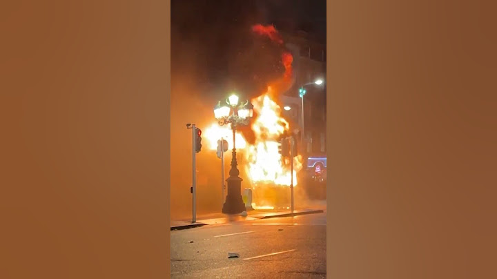 Anti-immigration protesters set bus ablaze in Dublin