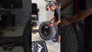 Toyota 4Runner Con Parrilla TRD PRO Y Gomas Predator Instalación Completa