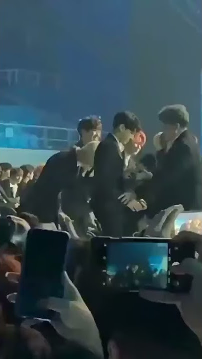 190424 BTS' Jungkook & Super Junior's Shindong interaction - The Fact Music Awards 2019