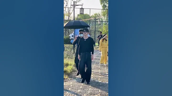 晕噢好帅！看到坤坤点头打招呼了#蔡徐坤 #奔跑吧特别季路透 #奔跑吧10 - 天天要闻