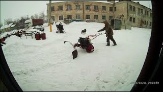 чистка снега мотоблоком