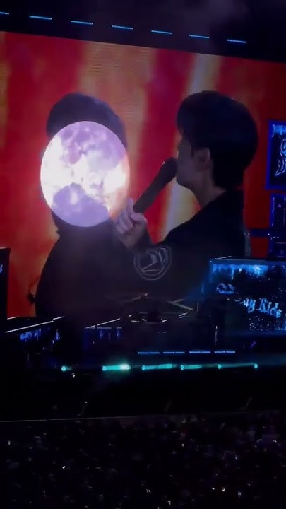 The Moon Is So Beautiful Today straykids kpop skz stay seungmin the-moon-is-so-beautiful-today-straykids-kpop-skz-stay-seungmin
