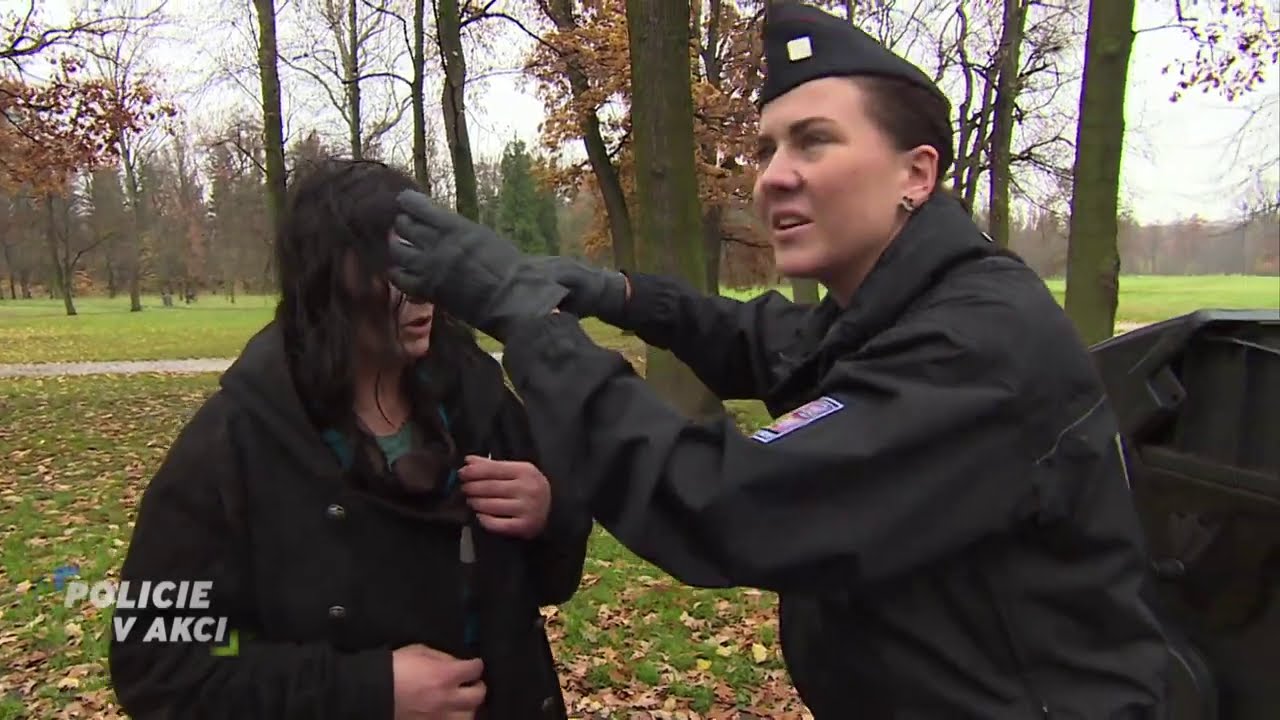 Policie v akci IV 16 - rvačka bezdomovců, agresivní rodič, úchyláci a opilci