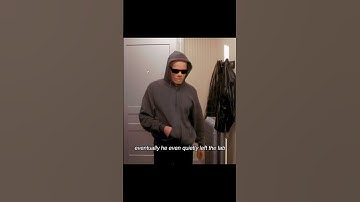 De mensen bedekten de onzichtbare man met verf om hem zichtbaar te maken. #film