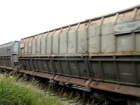 Ceyhan istasyondan gecen bir yuk treni A freight train passing through Ceyhan station