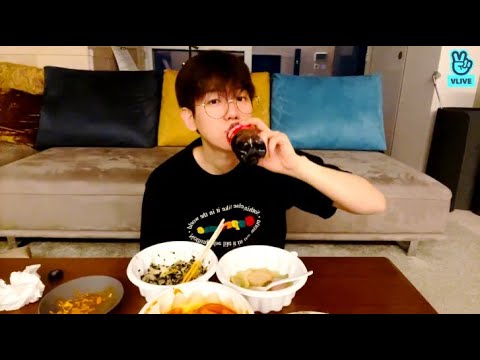 [ENG][SUB] EXO VLIVE - BAEKHYUN Mukbang, Reaction '밥먹자' 200215 full