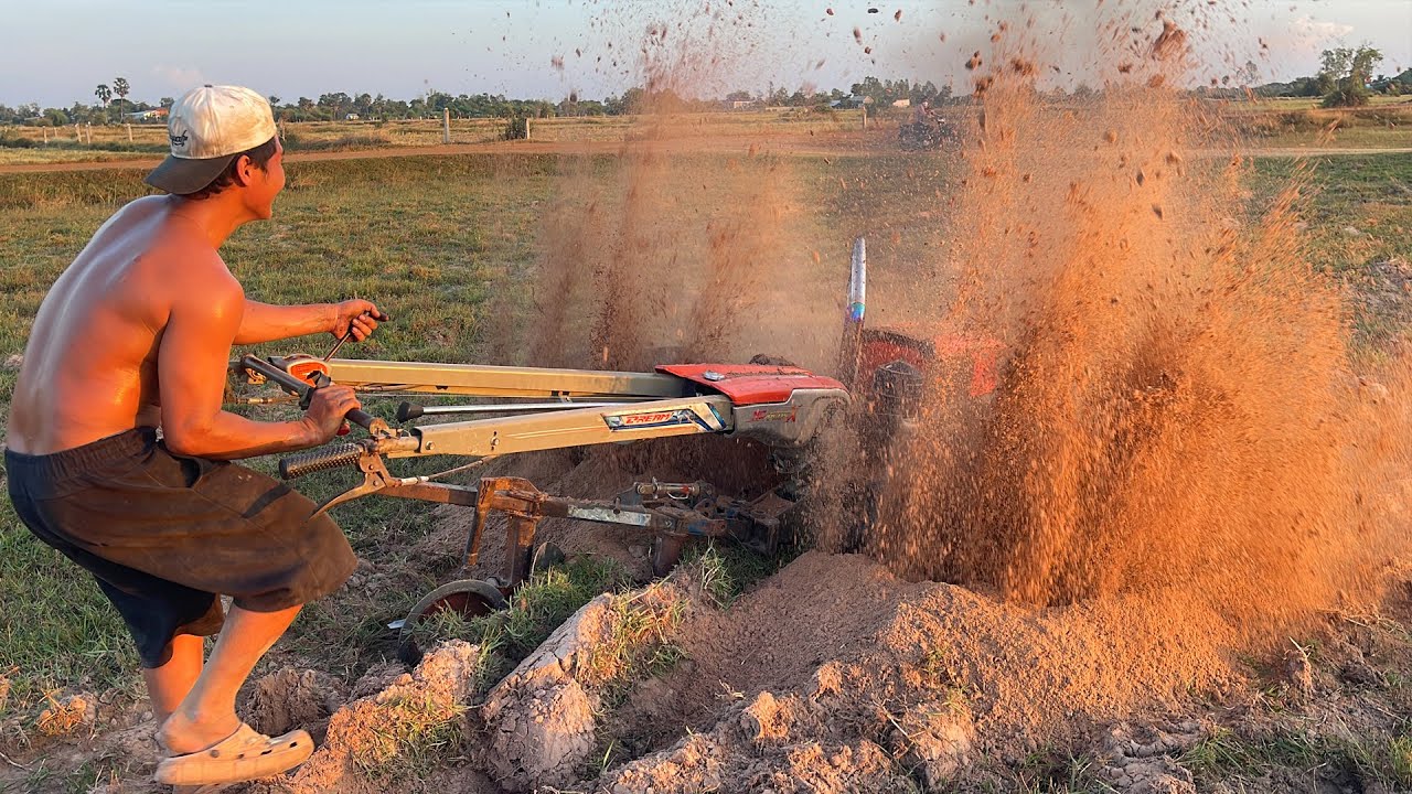 បើកគោយន្តគូបូតា ទៅភ្ជួរដីជាប់ផុងក្នុងស្រែ,Tractor Kubota ZT Stuck In sand,Tractor Khmer Farmer