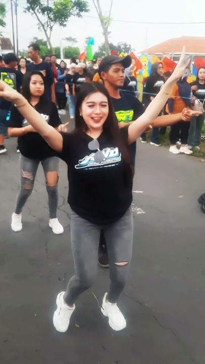 pesona lincah bibi lung margaretha!sentul carnival2025 #karnaval #dancerkarnaval #fyp
