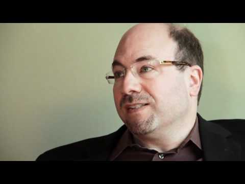 Vidéo: Le fondateur de Craigslist, Craig Newmark, est maintenant officiellement un milliardaire