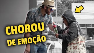 Comprei TODAS as flores da vendedora e ela ficou muito EMOCIONADA