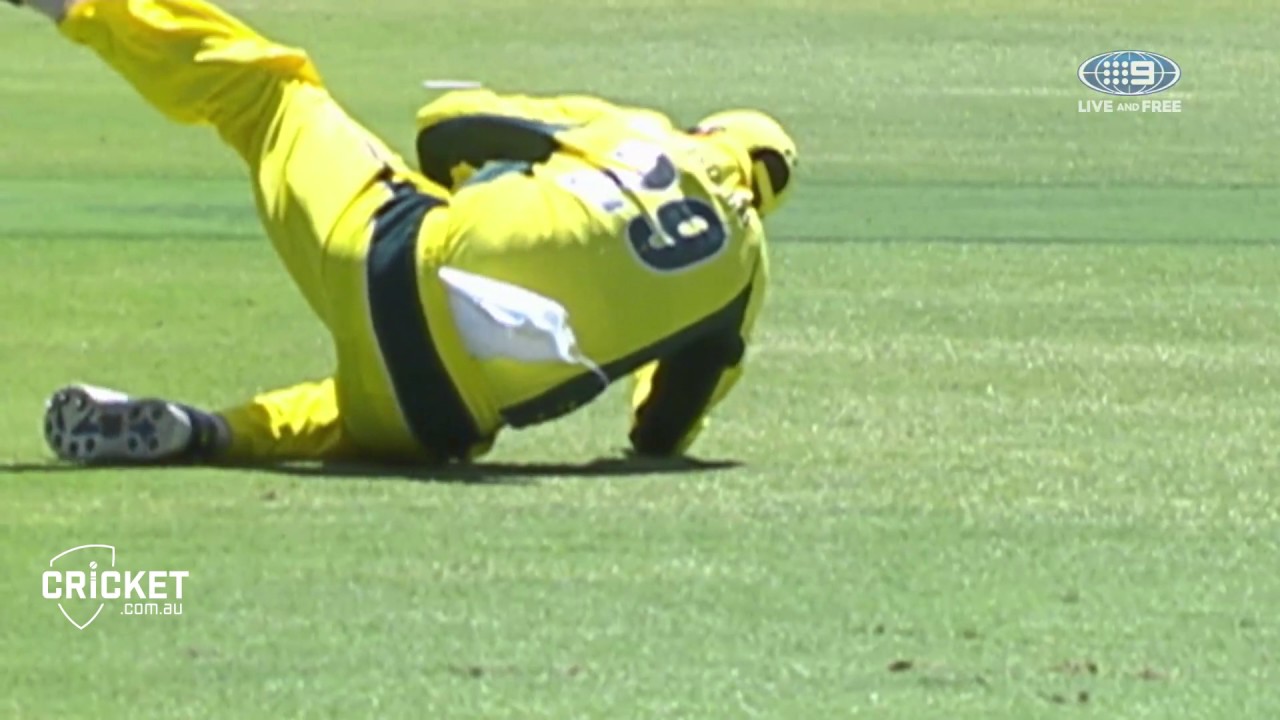 Handscomb's classic catch to remove Babar