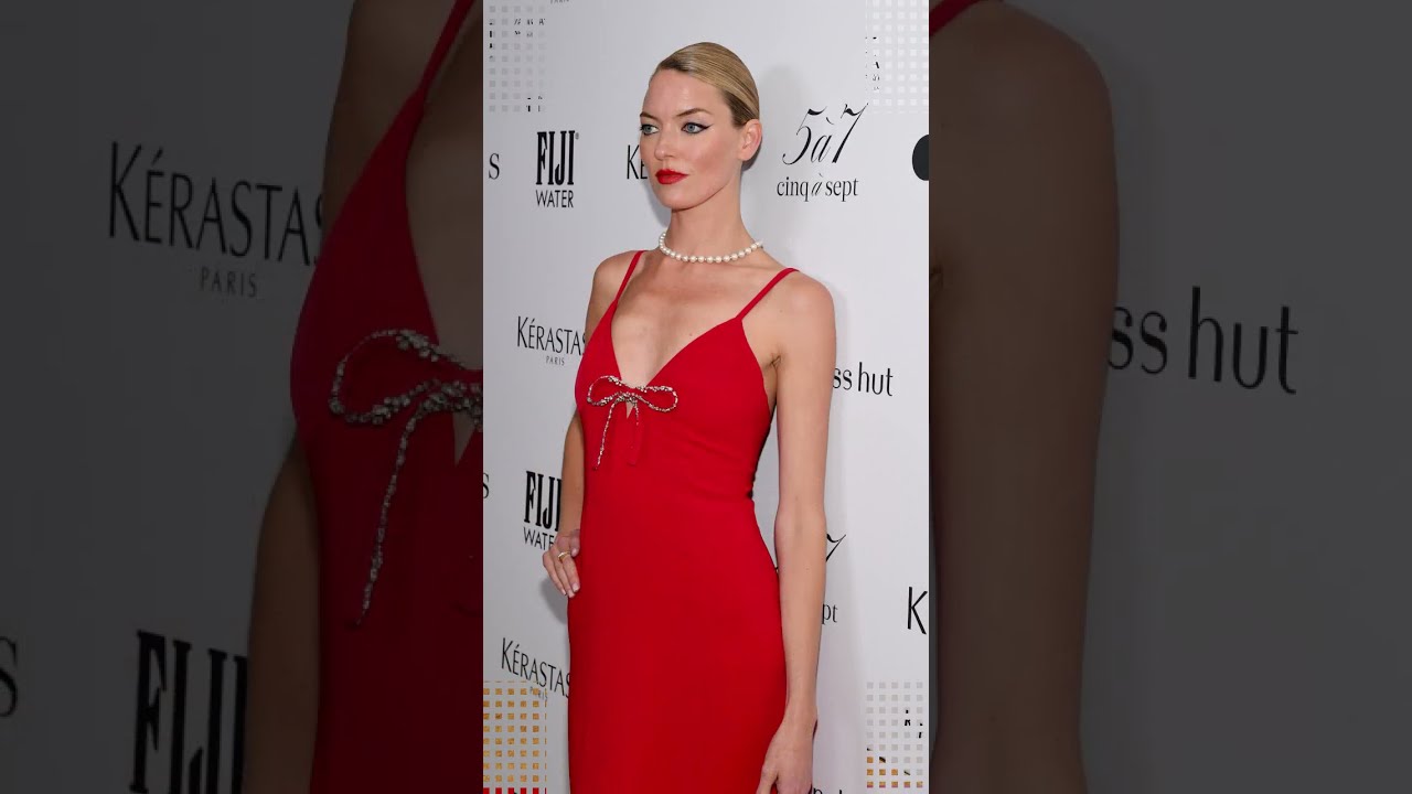 Martha Hunt Attending The Daily Front Row Models