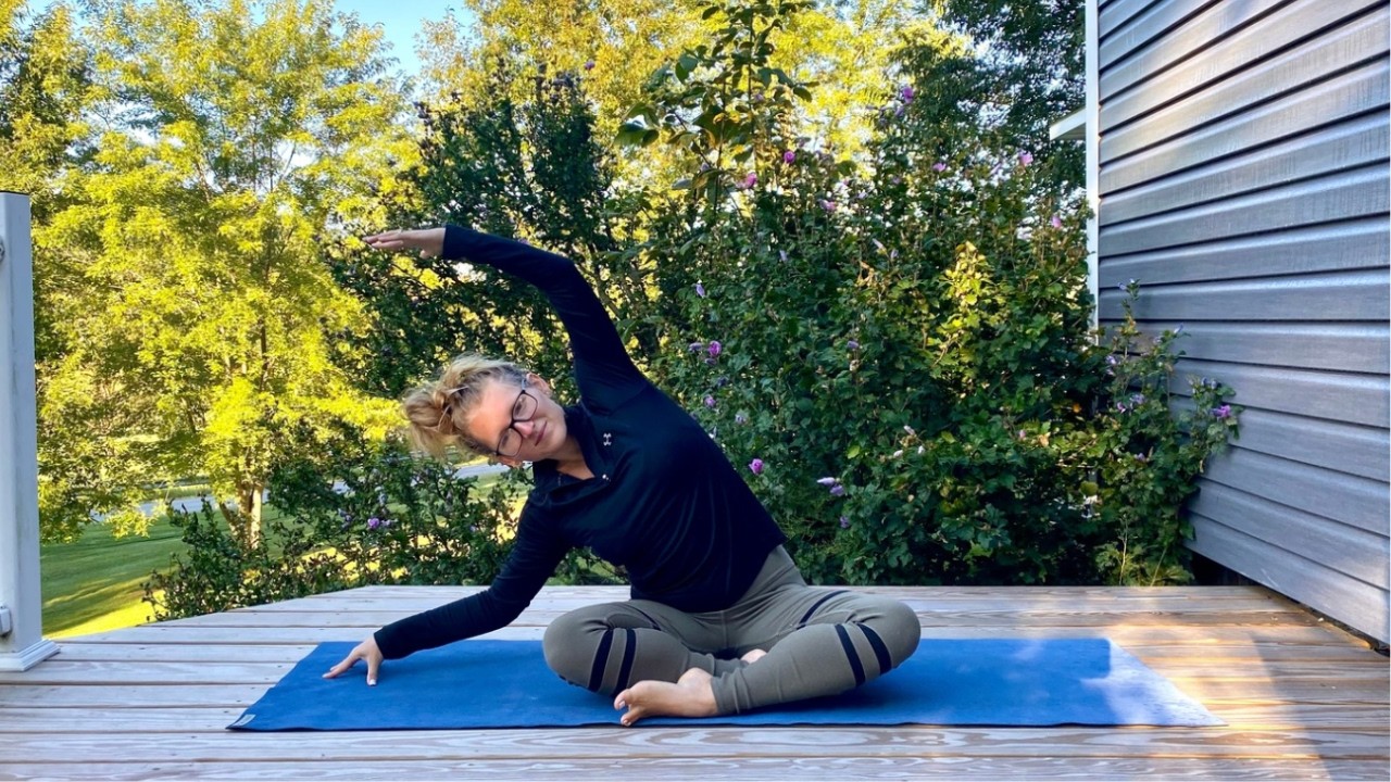 5 Minute Evening Stretch To Unwind From The Day - YouTube