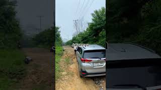 Viral! Akses Jalan Menuju Pantai Gigi Hiu yang Rusak Parah