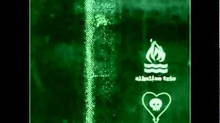 Vignette de la vidéo "Bleeder - Hot Water Music (Alkaline Trio cover)"