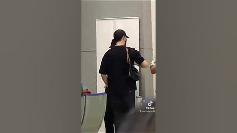 คนถือกระเป๋าดีบอกต่อ🤭#zeenews #zonzon #nunew #zeepruk #ซนซน #zunshine #nananu