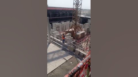 Shuttering Carpenter😱😱🏗️ fixing & tighting formwork  vertically RCC column, Doing hard work #shorts