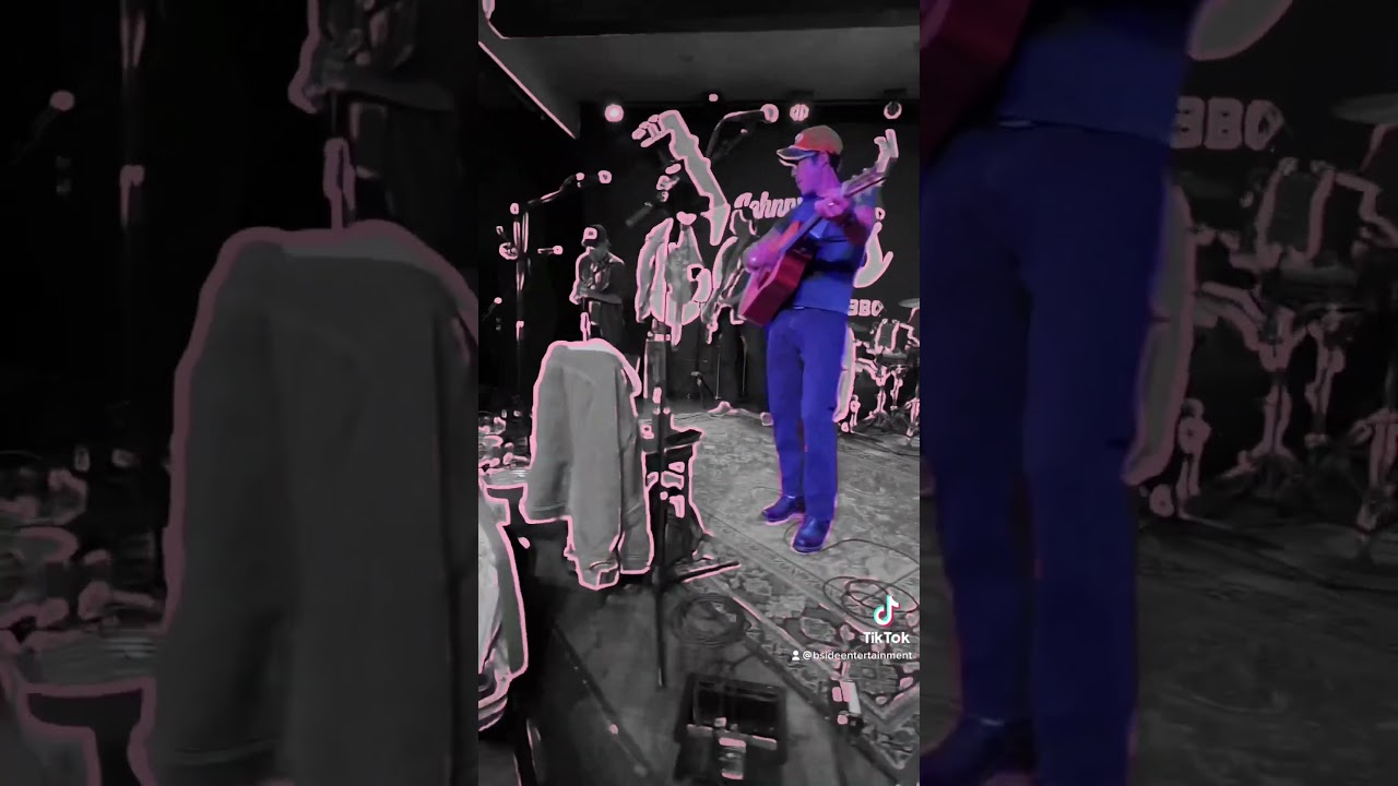 ￼￼ Working men doing work, hold the blues! 