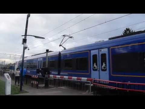 Spoorwegovergang Meerssen / Dutch railroad crossing