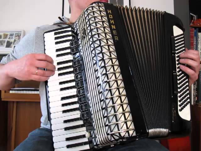 Hohner Atlantic de Luxe IV Akkordeon - YouTube