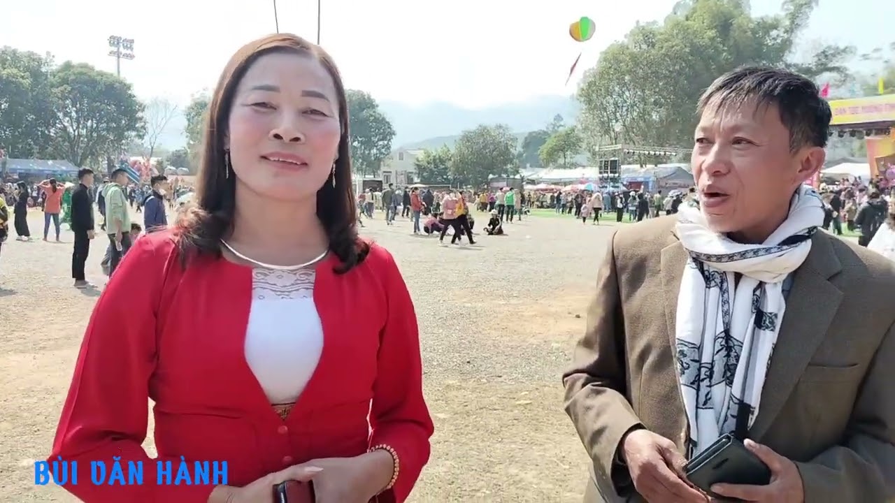 NGHỆ NHÂN Ở CLB NGỌC MỸ HÁT VỚI NGHỆ NHÂN CLB VÂN SƠN Ở ĐÌNH KHÊNH RẤT HAY.