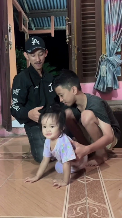 Kakak yang baik menjaga adik nya 🥰 #shorts