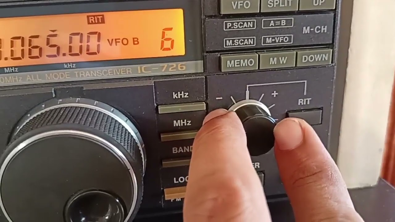 ICOM IC-726 アマチュア無線機 ICOM IC-726 Specs and Prices | RadioMasterList.com | The