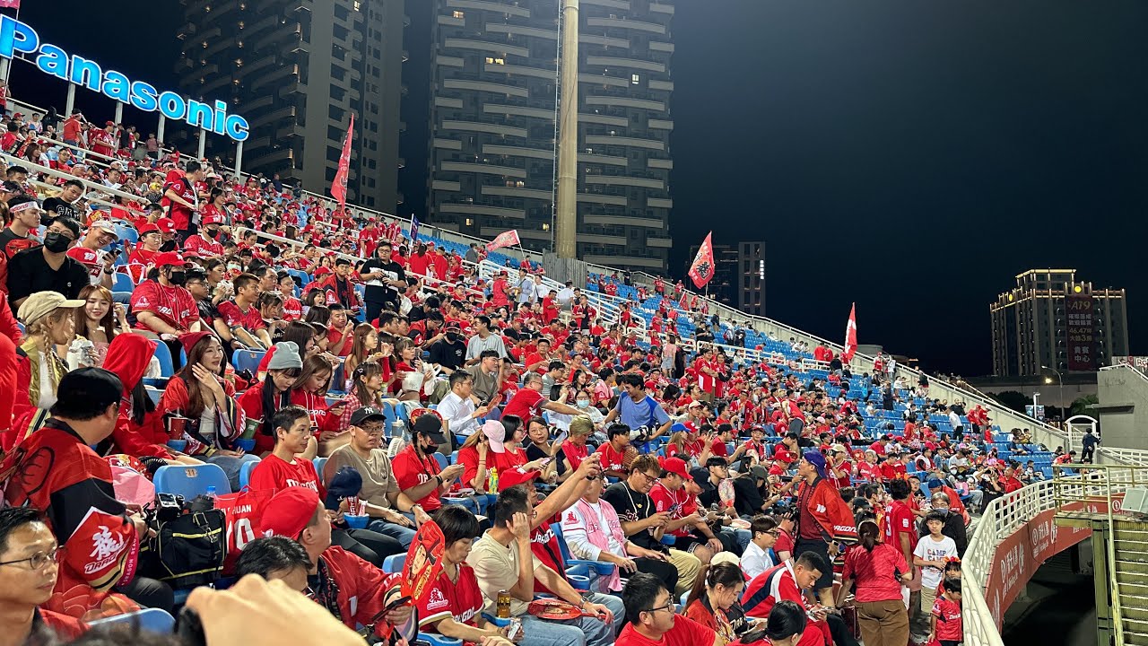 2023/11/08 中華職棒 台灣大賽 第四場 G4 味全VS樂天 味全龍迷 龍眾一心 右外野氣勢超強 應援