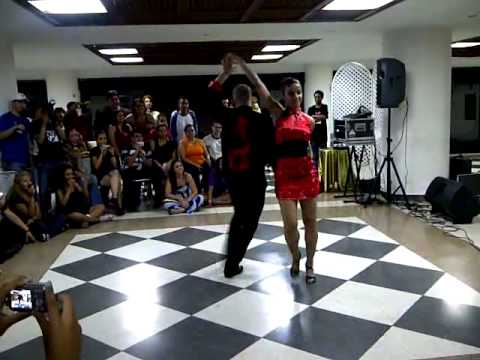 BACHATA ATACA Y LA ALEMANA  (Island Touch Dance Academy)