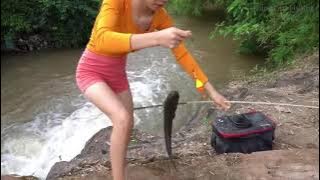 Dung Girl fishing Best Hook Fishing  Amazed Girl Fishing in Flood Season#fishing #angling #amazin
