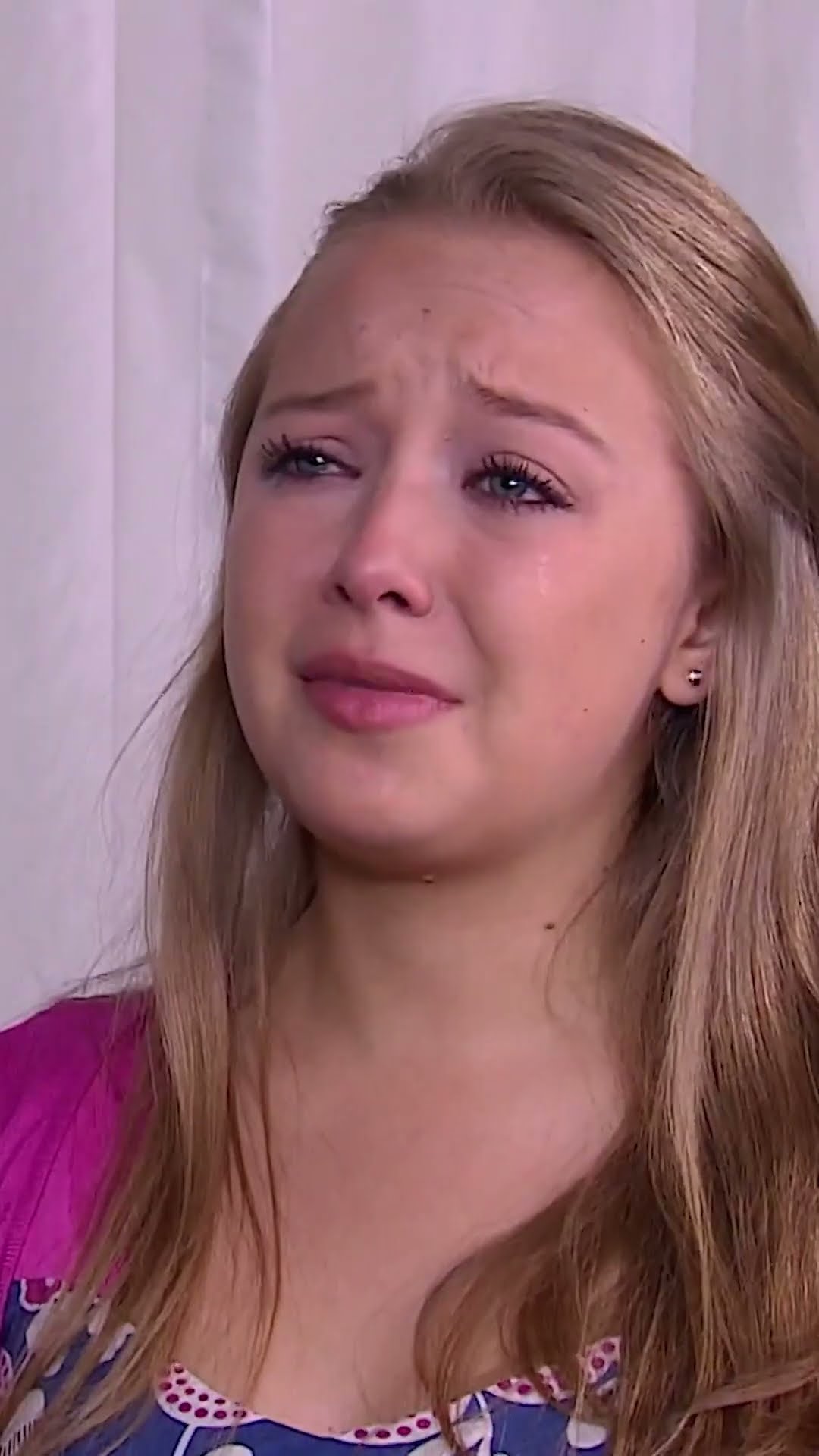?Regañan a Brenda por tener relaciones con su novio #LaRosaDeGuadalupe