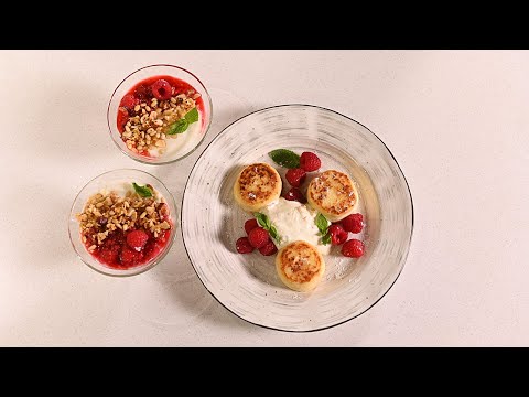 Сырники со сметаной и ягодами. Йогурт с ореховой смесью, вареньем из малины с зеленым базиликом