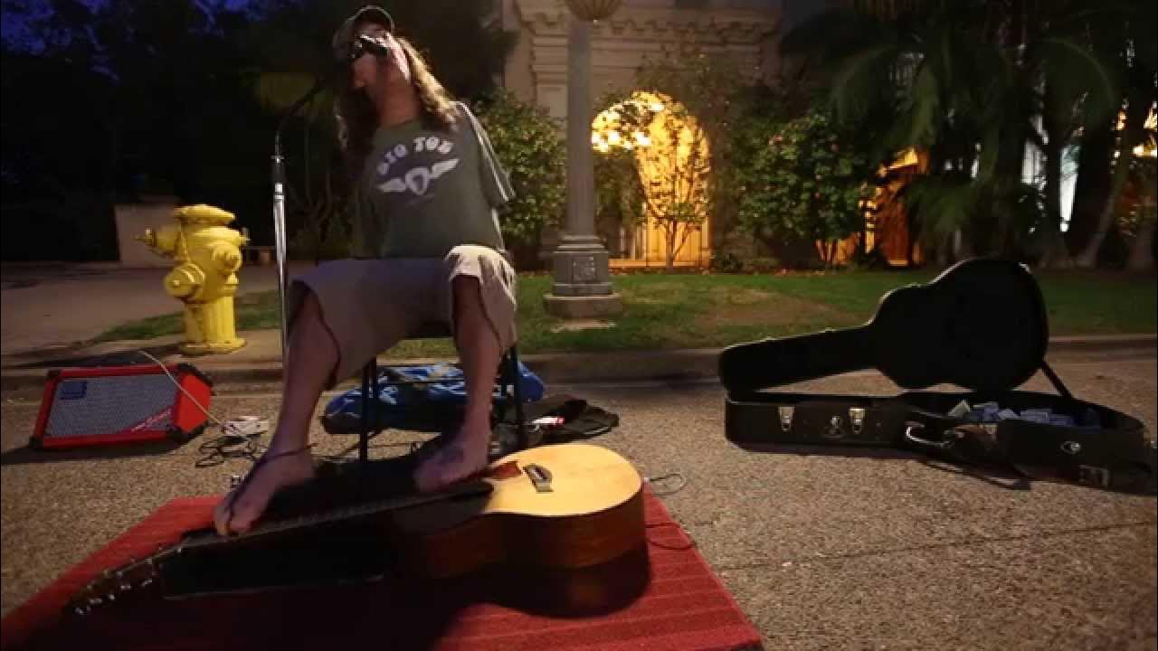 The singing and guitar playing. зои дешанель фото мост в терабитию. гитарист с длинными пальцами. уроки гитары. Friendly city.