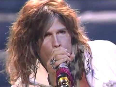 American Idol 2011 Finale: Steven Tyler Singing Dream On [Live]