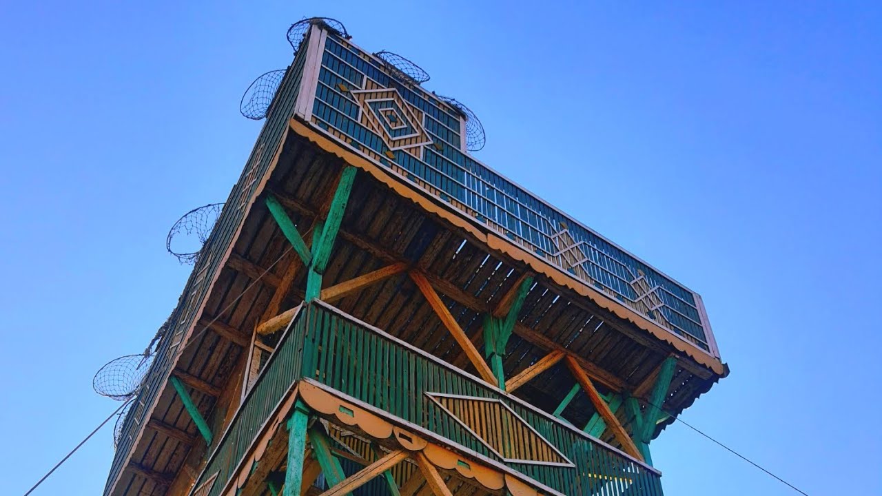 غيه للبيع ارتفاع 8 متر فيها 40 باب وست مصاطب وثلاث فرشات اللوح بلوح لسرعه البيع لزوم السفر