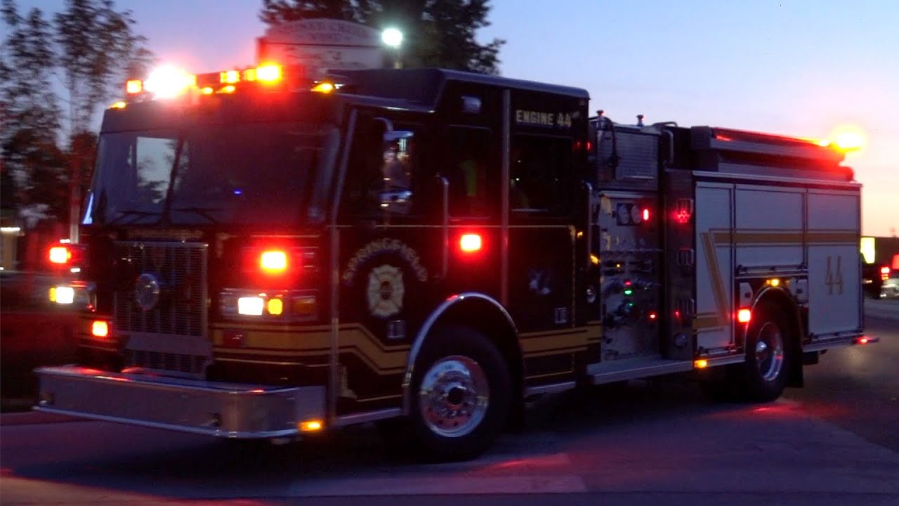 Springfield Fire Company Engine 44-4 Responding - YouTube