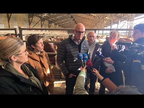 Edouard Philippe rencontre des agriculteurs en colère en Seine-Martime à la ferme des Duboc