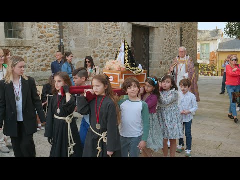 Los niños de Ponferrada procesionan los seis mini pasos infantiles de la Semana Santa