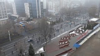 カザフスタン、大規模デモで警察官ら8人死亡　300人以上負傷