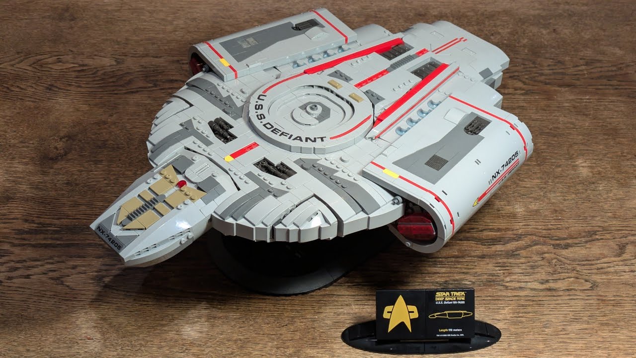 I built BlueBrixx Star Trek set 104965: U.S.S. Defiant NX-74205