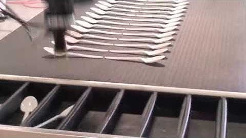 High Speed Industrial Robot OMRON Adept Quattro Handling Plastic Cutlery