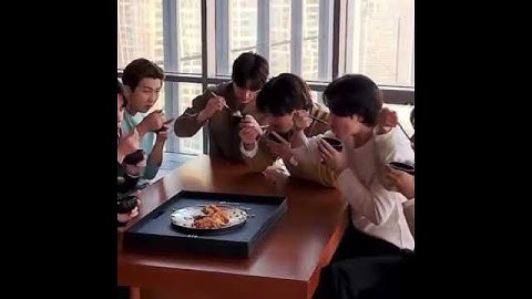 BTS Song  Dynamite Hit 1Billion Views 🥳🕺🎊#bts#dynamite#song#1billionviews