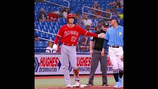 【MLB】站上三壘壘包的大谷翔平主動與張育成打招呼，這一幕很暖心💕