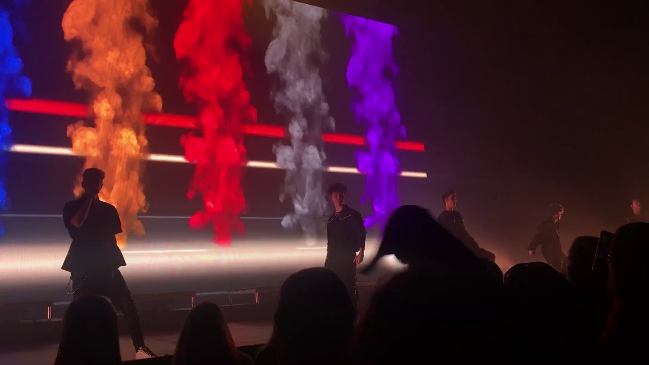 Why don’t we performing ‘choose’ at the 8 letters tour (4.2.19) - YouTube