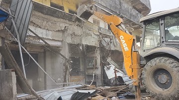 Bhiwandi Teen Batti Guru Dev Farsaan Building पर चला Buldozar।।