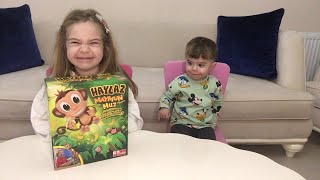 Mira Ve Kardeşi Deniz Haylaz Maymun Kutu Oyununu Açıyor Deniz De Haylazlık Peşindeeğlenceli Video