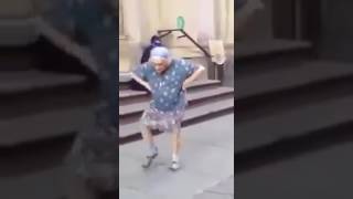97 летняя бабушка танцует!!!!ПРИКОЛ!!!смотреть всем!!!!