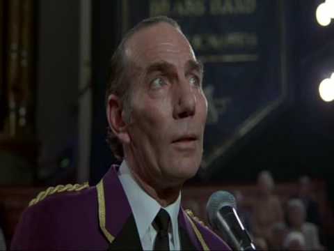 Pete Postlethwaite