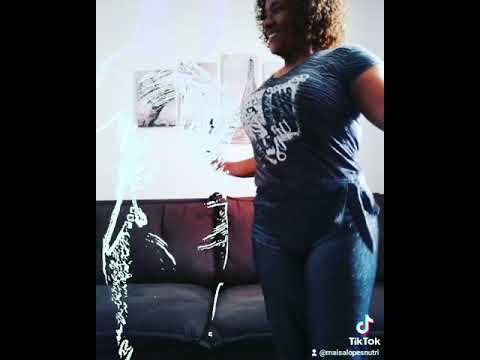 Maisa dançando com